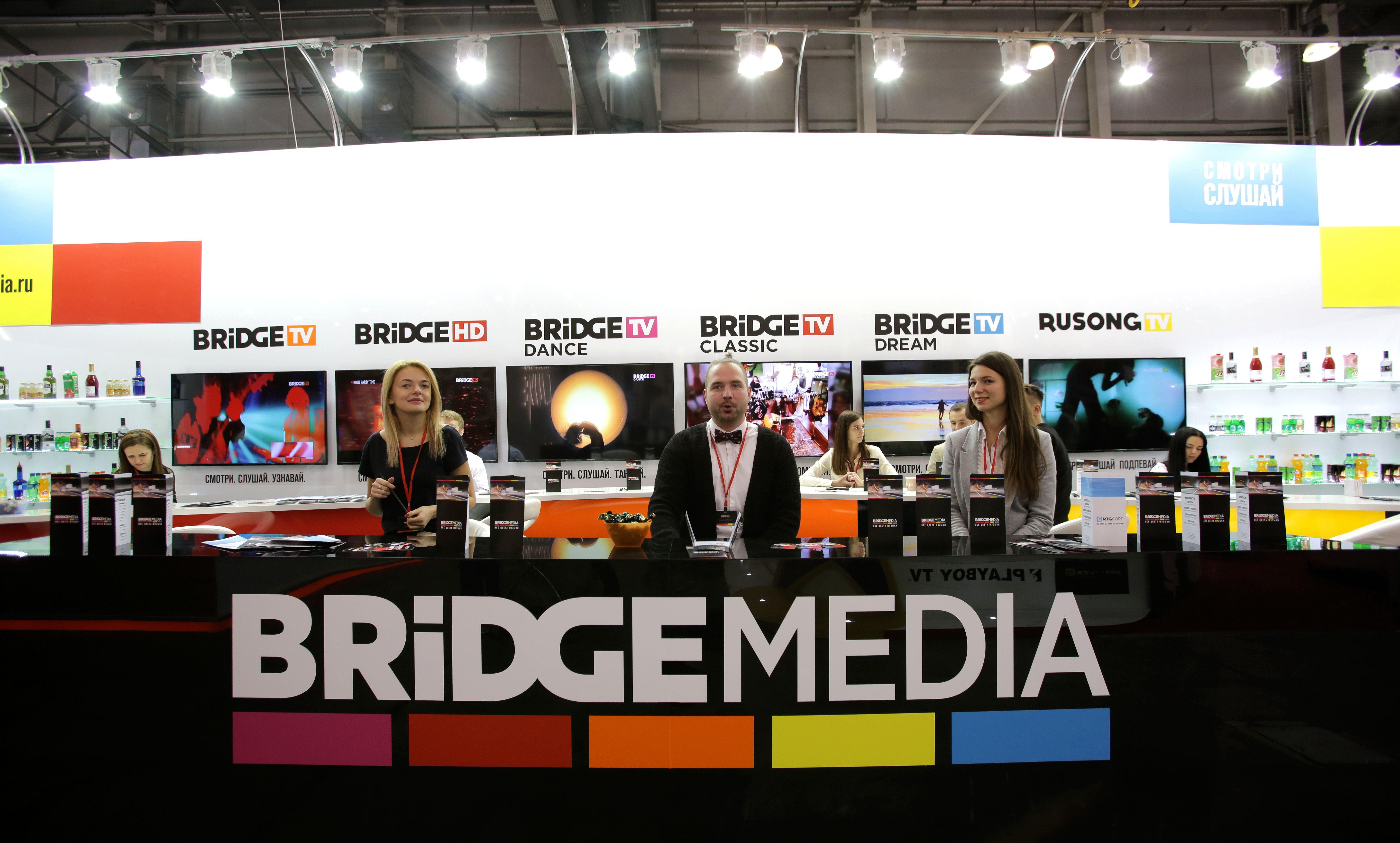 Медиа тв канал. Бридж Медиа. Телеканалы Bridge Media. Bridge Media на CSTB-2017. Bridge TV выставка CSTB.