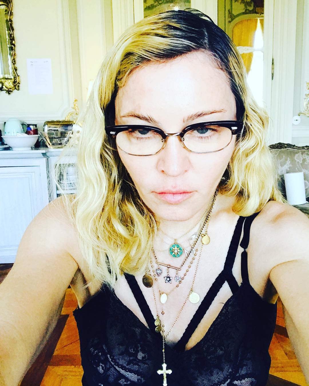 Мадонне не отдают посылку