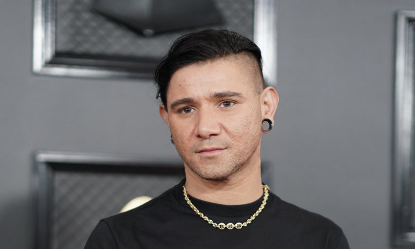 Он выпустил 2 альбома за 2 дня, как тебе такое, Илон Маск?