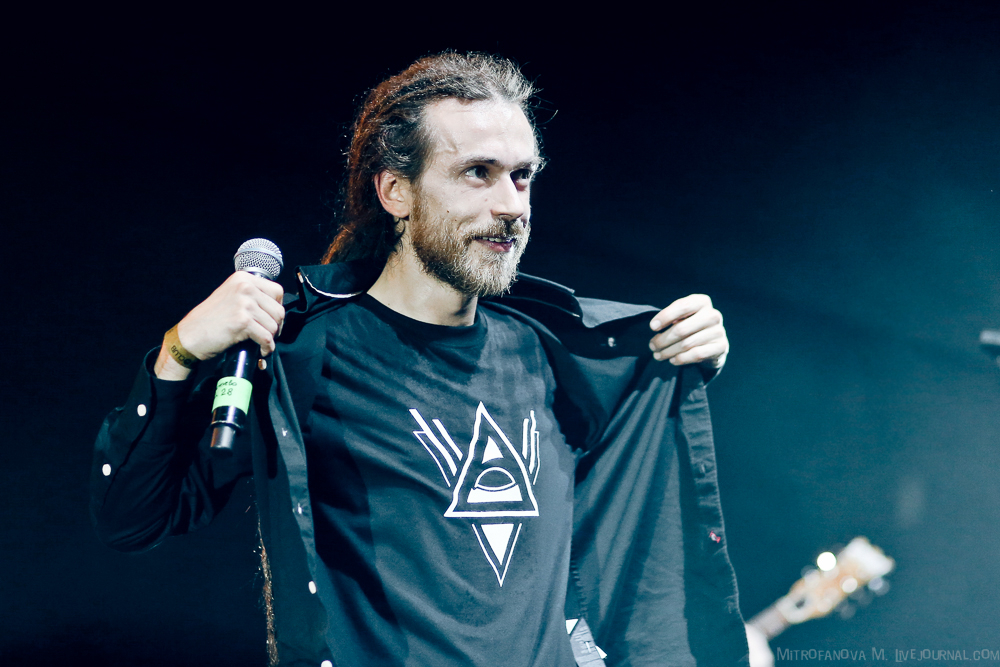 Децл объяснил иск против Басты