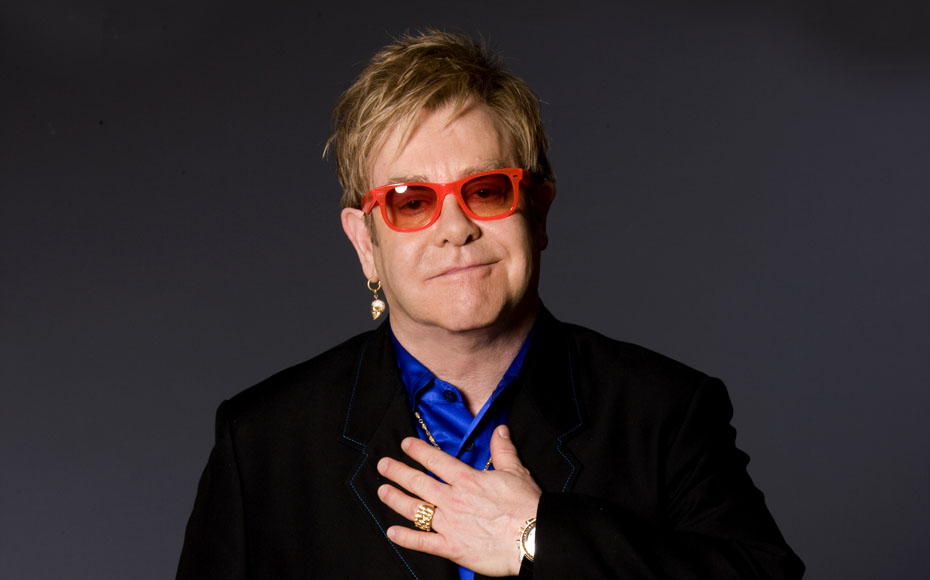 Элтон Джон госпитализирован